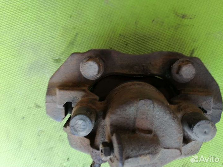 Суппорт передний правый Форд Торнео Коннект