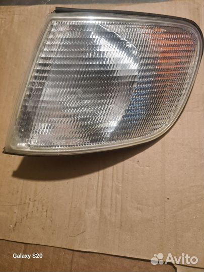 Указатель поворота левый белый Audi 100 C4