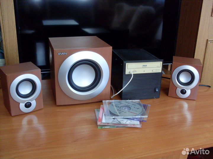Кастомный ретро CD-плеер +аккустика 2.1 в дар