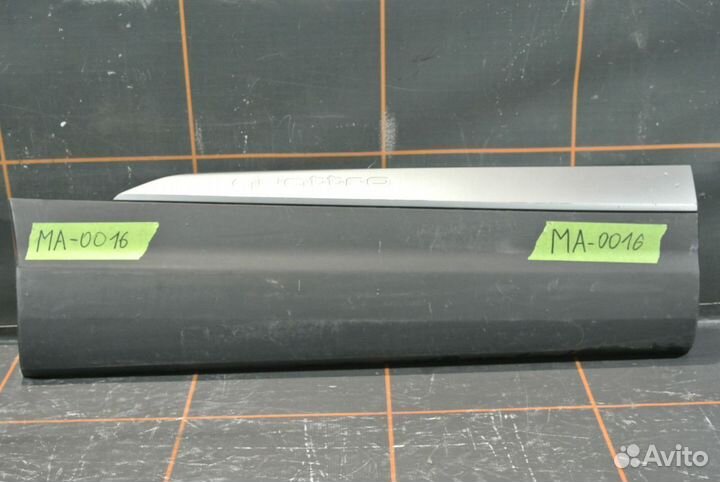 Молдинг двери задней правой -Audi Q7 4M