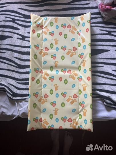 Пеленальная доска на кровать