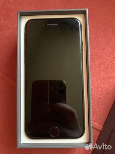 iPhone 8, 64 ГБ