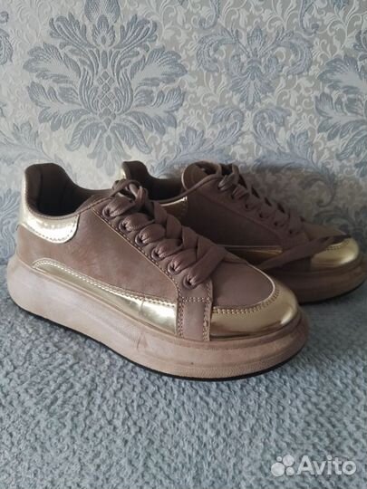 Кроссовки женские