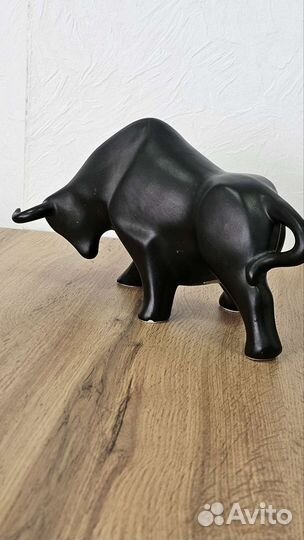 Фигура испанского быка фарфор