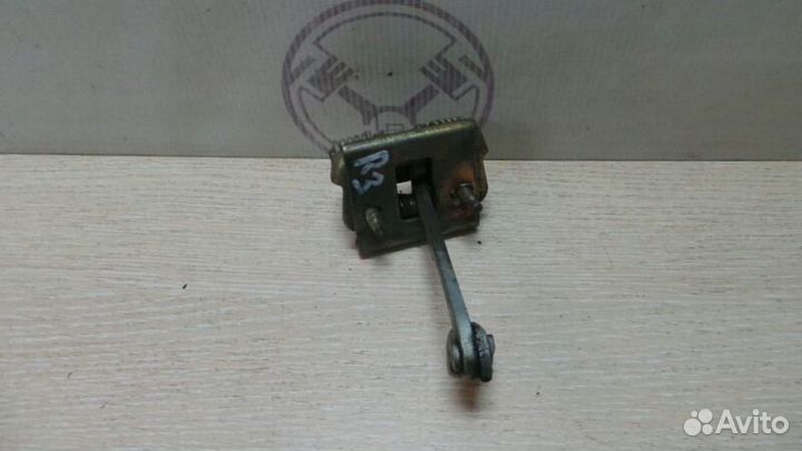 Ограничитель задней двери правый задний правый