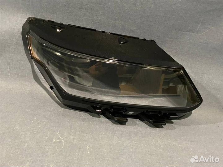 Стекло фары правый Geely Coolray
