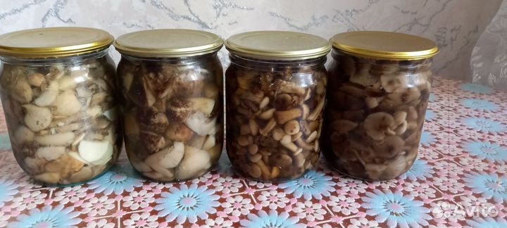 Огурцы, помидоры, чеснок, салаты, варенье, компоты