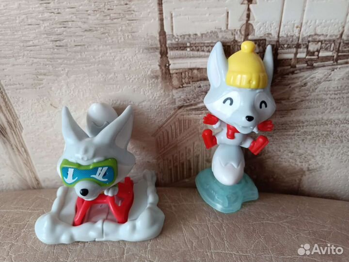 Игрушки из большого яйца Киндер сюрприз