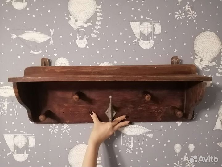 Старая настенная вешалка