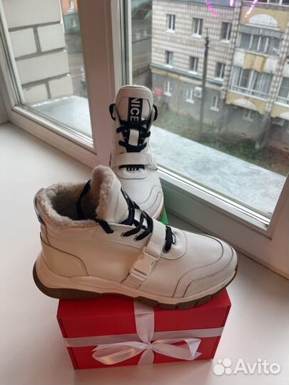 Кроссовки зимние женские