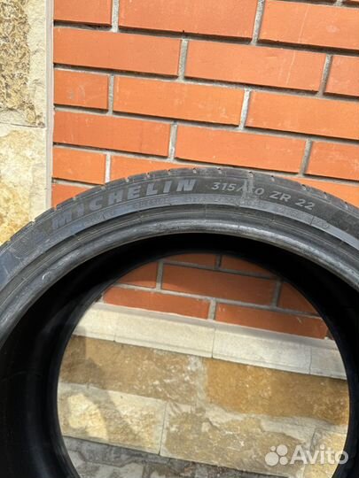 Michelin Pilot Sport 4 S 285/35 R22 и 315/30 R22 ZR