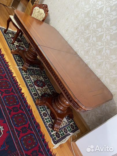 Стол и 6 стульев