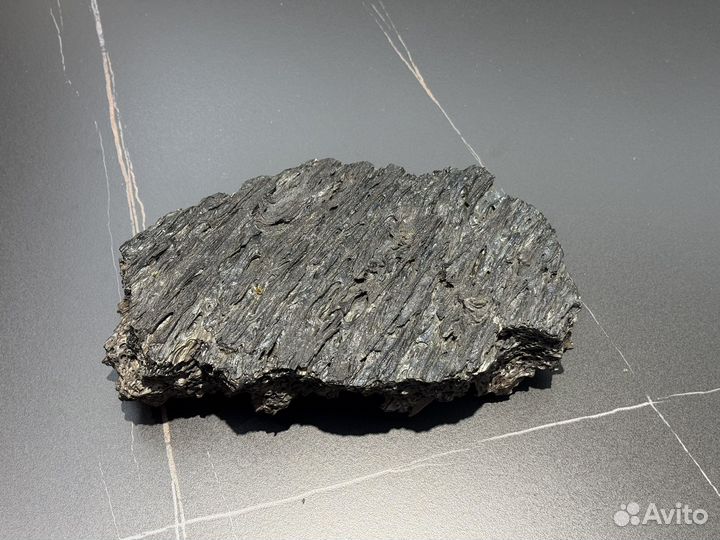 Лава вулканическая с вулкана Толбачик