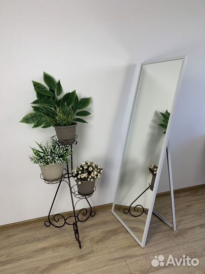 Зеркало напольное в белой раме