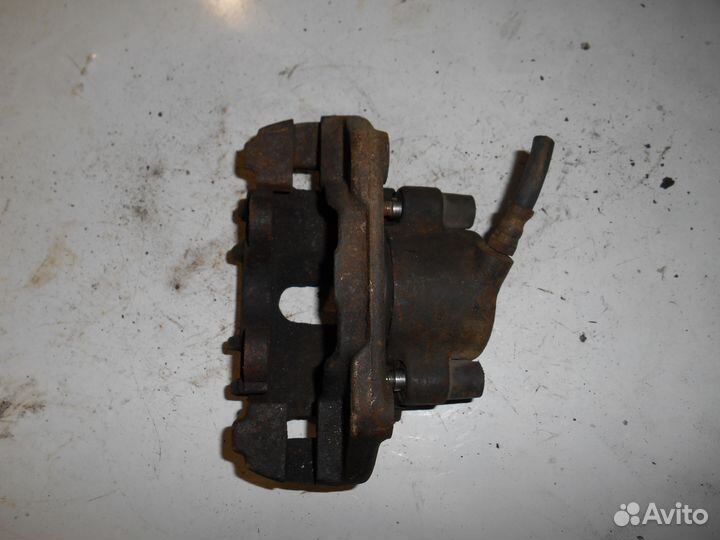 Передний левый суппорт BMW E34 бмв Е34