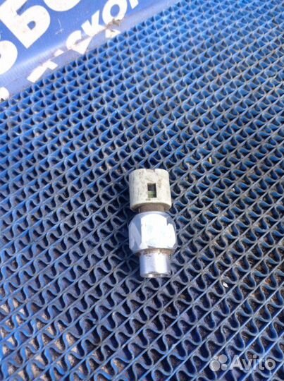 Датчик давления масла гур Renault Clio седан