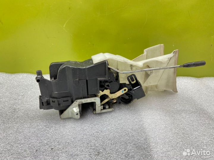 Замок двери передний правый Mercedes-Benz E-Class