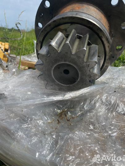 Вал и нижняя часть корпуса поворотного редуктора