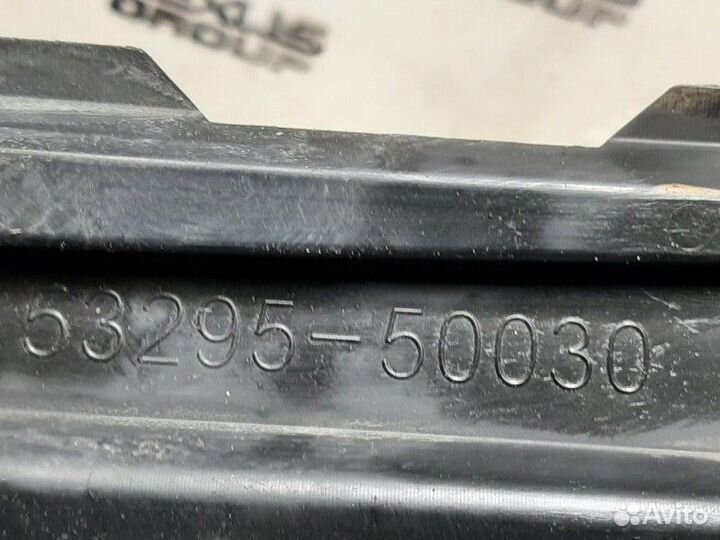 Накладка замка капота Lexus LS460