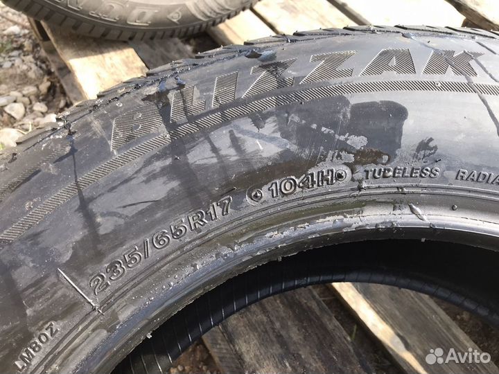 Bridgestone Blizzak LM-80 235/65 R17 104H