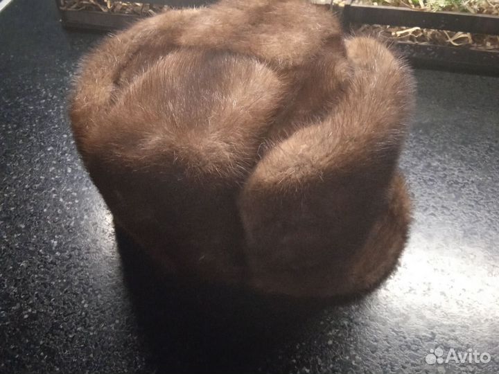 Мужская норковая шапка с козырьком