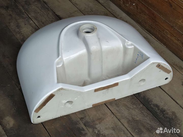 Раковина с отверстием, новая