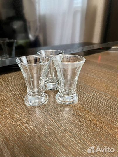 Бокалы, рюмки, чашки, стаканы