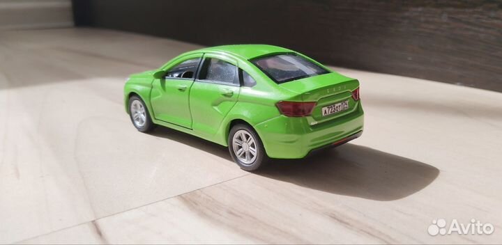 Модели автомобилей в масштабе 1/38