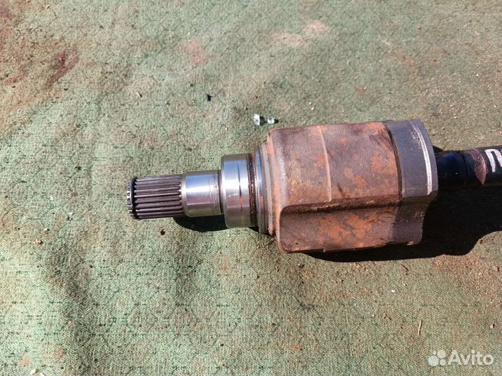 Привод левый Джили эмгранд еc7 1.8 л. МКПП 2013 г