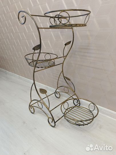 Кованая подставка для цветов