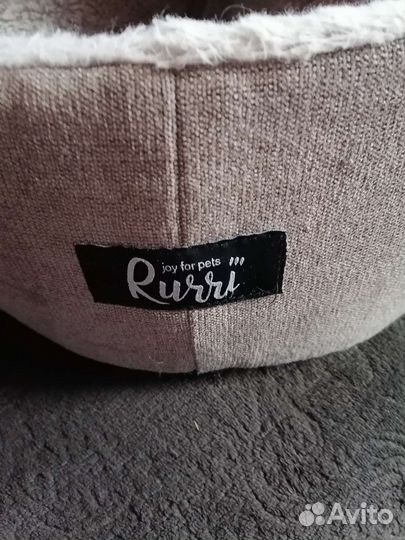 Лежанка для маленьких собак. Практически новая