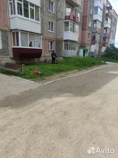 Покос травы триммером