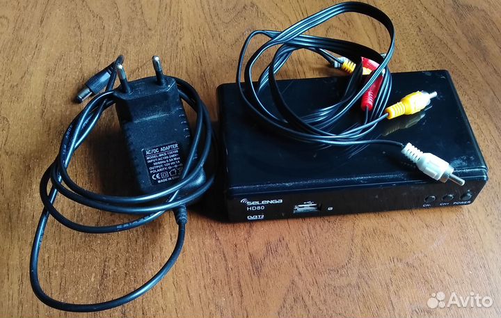 Телевизионная приставка Selenga HD80