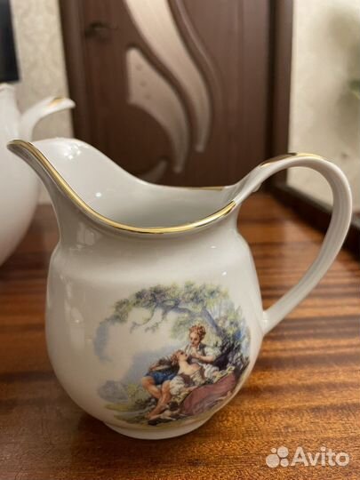 Остатки столового сервиза чайка