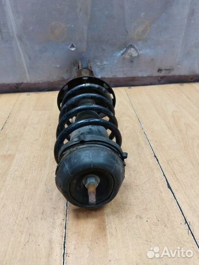 Стойка подвески передняя правая Opel Meriva A