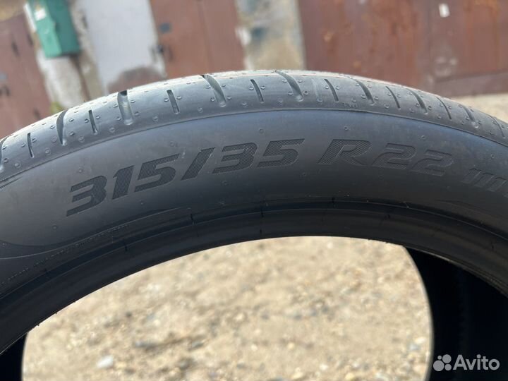 Pirelli P Zero PZ4 275/40 R22 и 315/35 R22