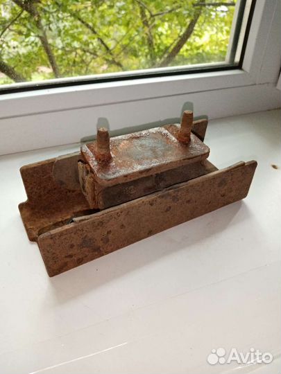 Подушка АКПП Саненг кайрон 2.3беезин