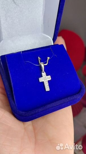 Золотые подвески с драгоценными камнями