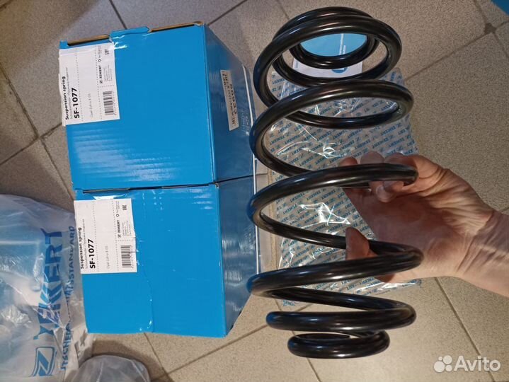 Пружина задняя Opel Zafira B