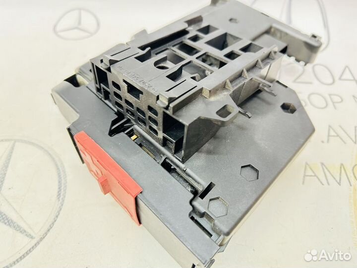 Блок силовых предохранителей Mercedes W204