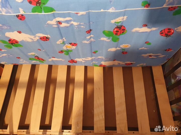 Детская кровать с маятником и ящиком