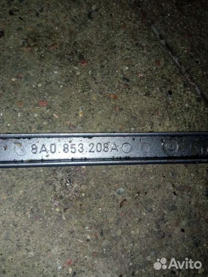 Audi 80 B4 Усик передней правой фары