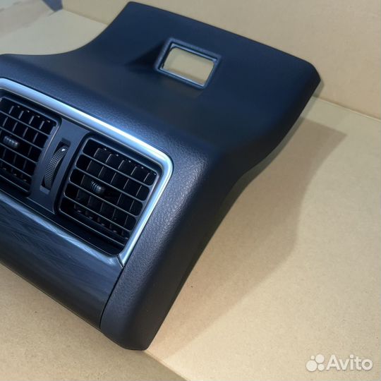 Накладка центральной консоли Toyota Camry V70/V75