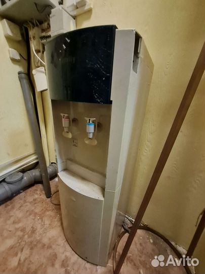 Куллер для воды напольный