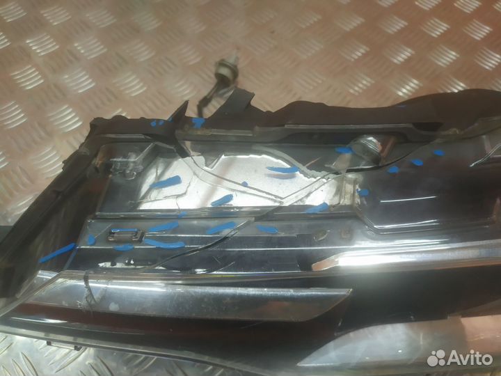 Фара левая Toyota Corolla 11 E160 E170 E180