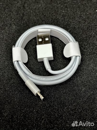 Зарядный провод на iPhone Lightning