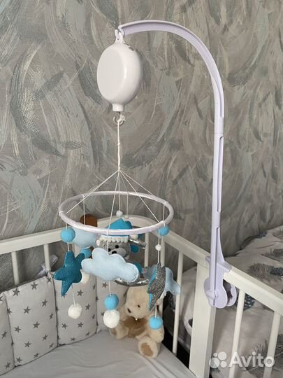 Музыкальный мобиль на кроватку из фетра