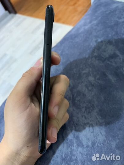 Телефон iPhone 7