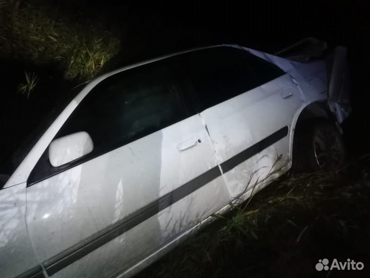 Toyota Carina 1.8 AT, 1996, битый, 250 000 км