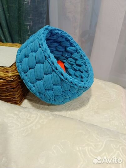 Вязаная корзинка